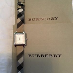 L3 Burberry Nova Check Women’s Watch